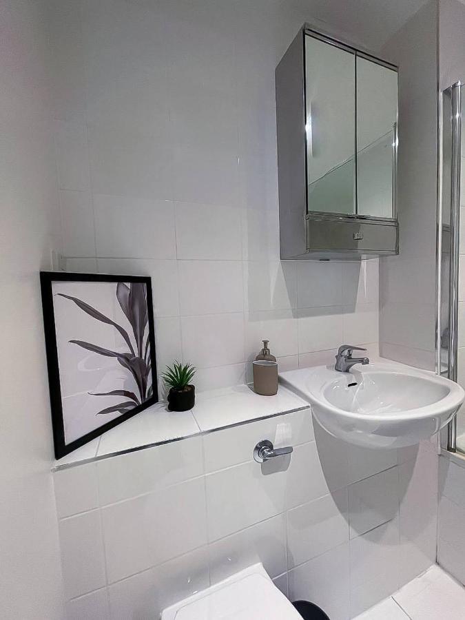 Luxury 2 Bedroom In Central At Affordable Rates London