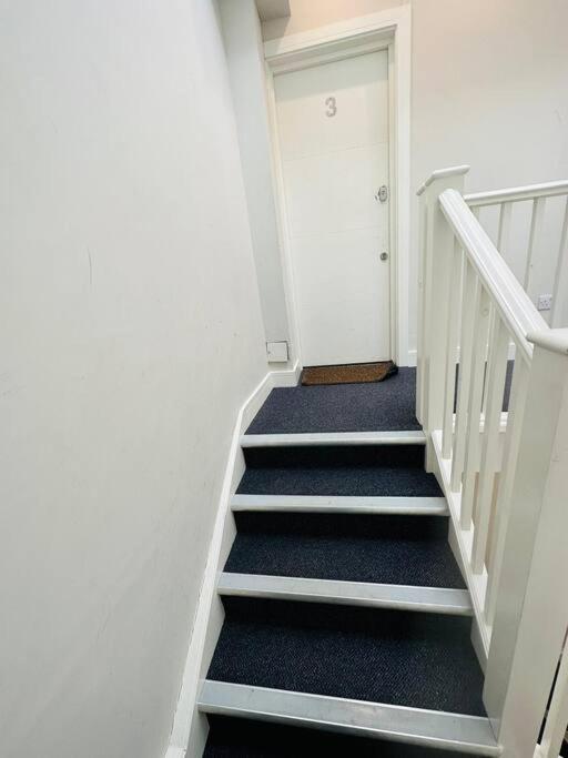 Luxurious 2 Bedroom Flat In * London