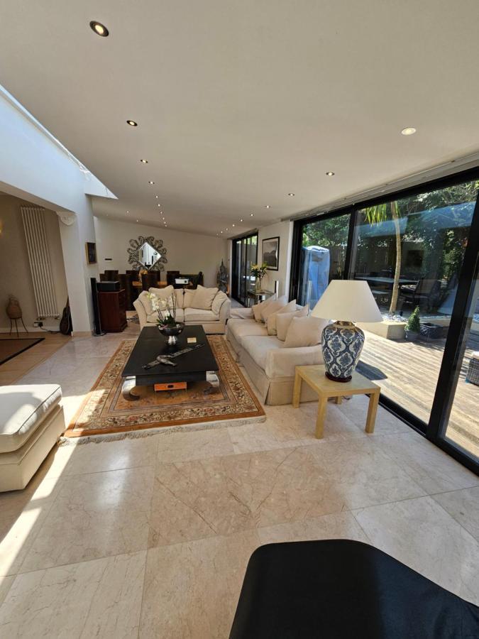 Stunning 5 Bedroom Putney House London