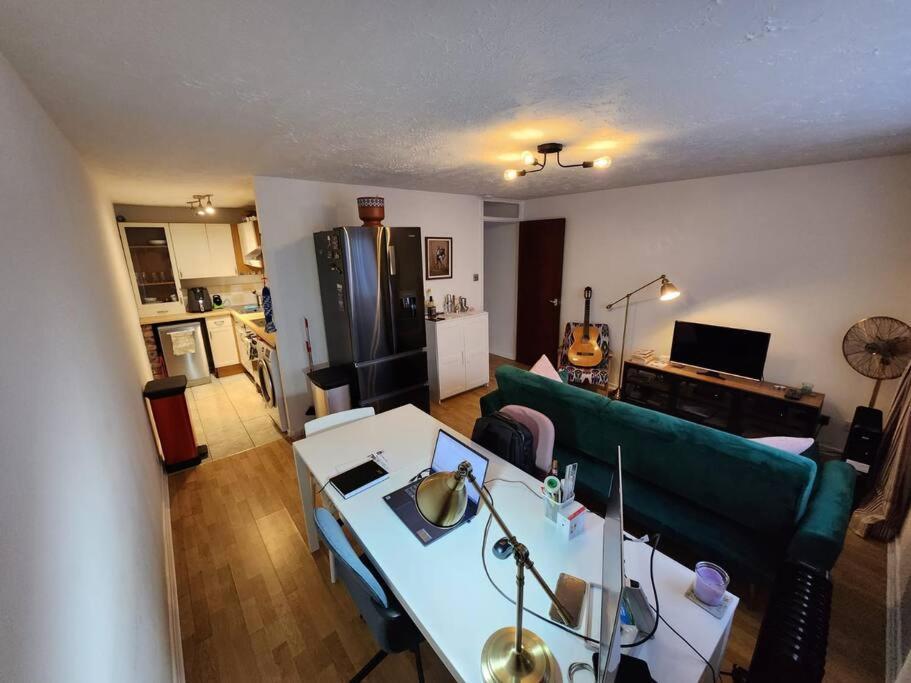 Amazing 1 Bed Flat, Sw19 Apartment *