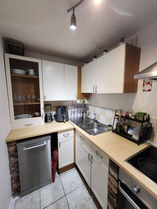 Amazing 1 Bed Flat, Sw19 * London