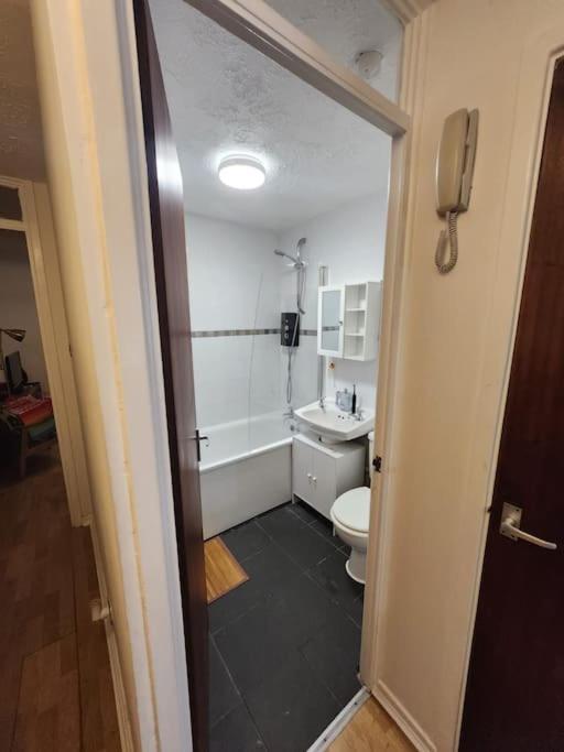 Amazing 1 Bed Flat, Sw19 Apartment London