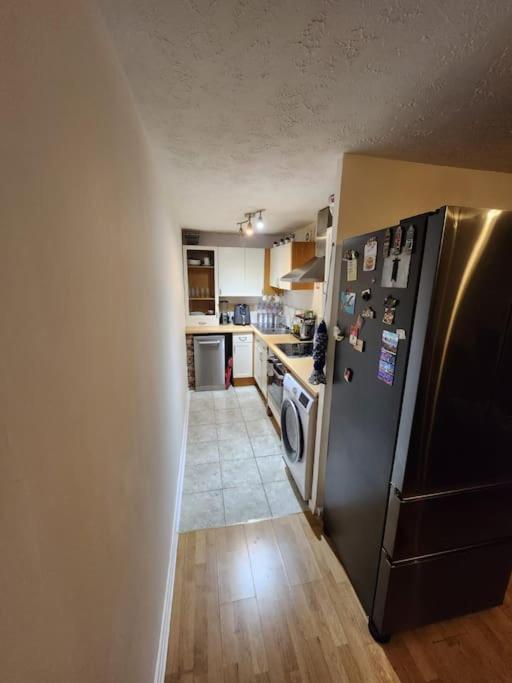 Amazing 1 Bed Flat, Sw19 London