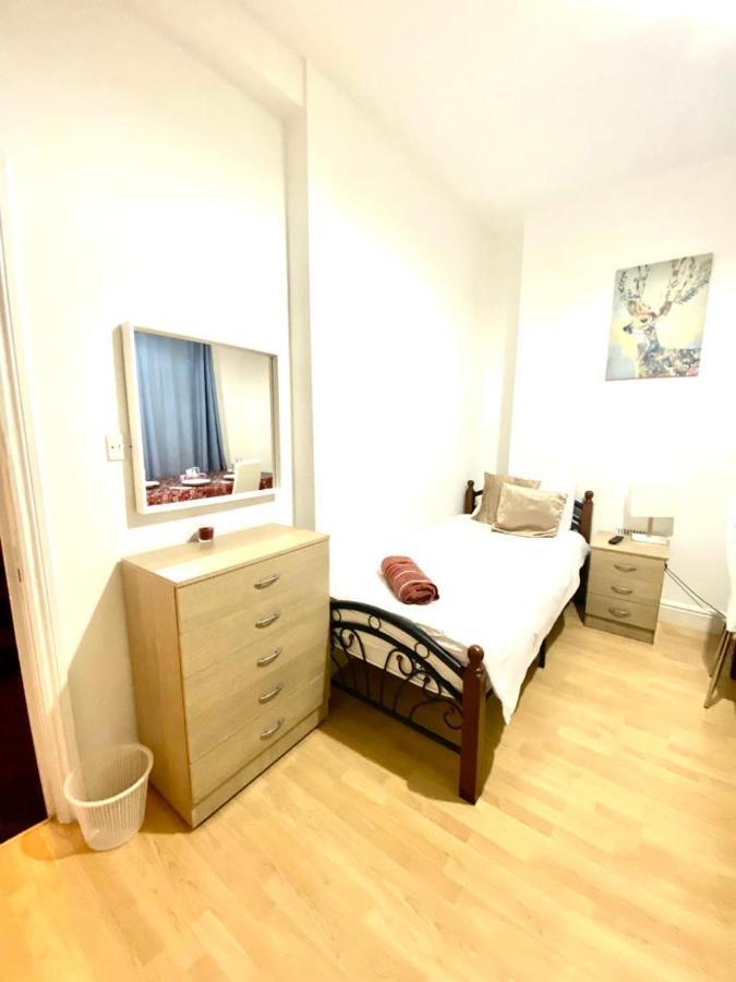 Lovely 3 Bedroom Property Next To Paddington Station Central * Londres