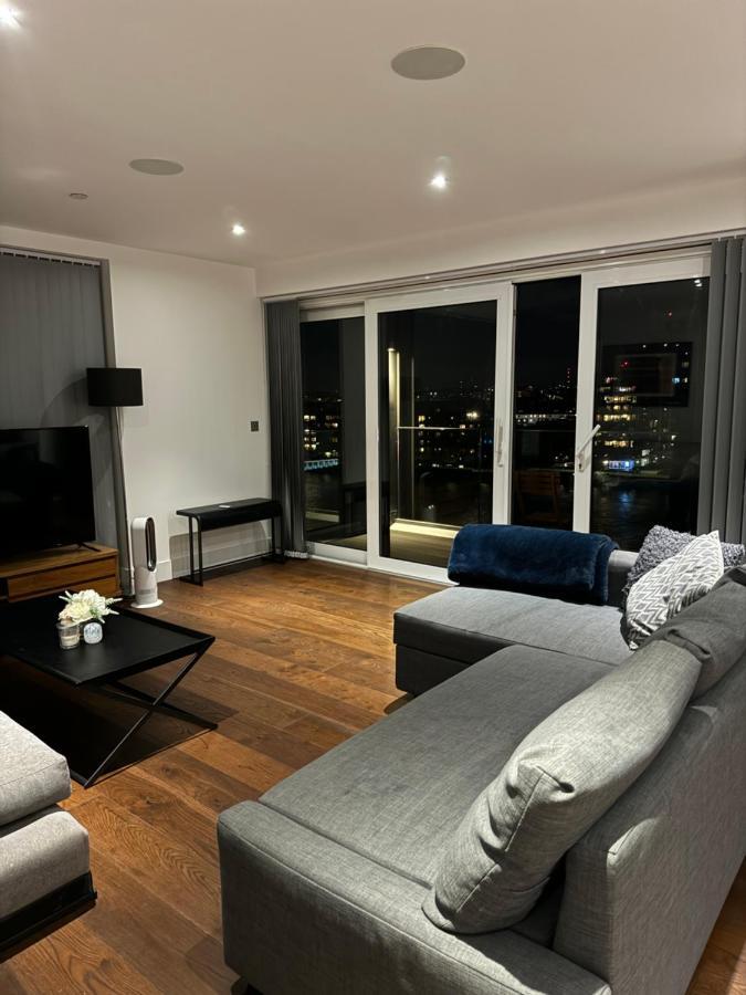2 Bed 2 Bath - Amazing Views Of And River Thames * London