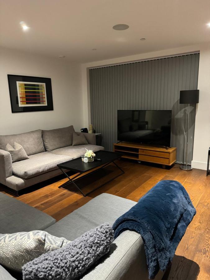 2 Bed 2 Bath - Amazing Views Of And River Thames Apartment