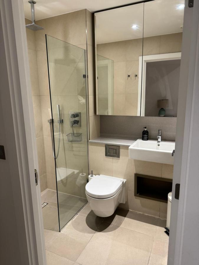 2 Bed 2 Bath - Amazing Views Of And River Thames * London