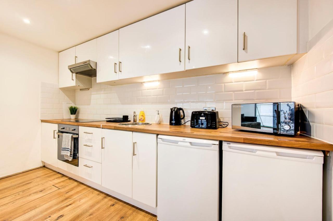 Apartment Lovely 2-bed, Sleeps 6, Near Stratford Station & Abba Voyage, London