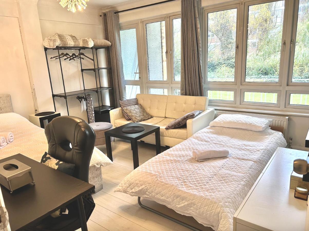 Spacious Modern Family Bedroom In Central Homestay
