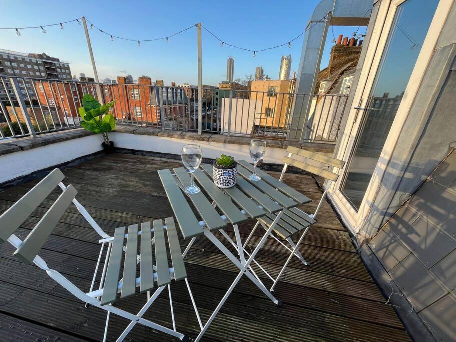 Modern With Stylish Terrace - Your Oasis! London