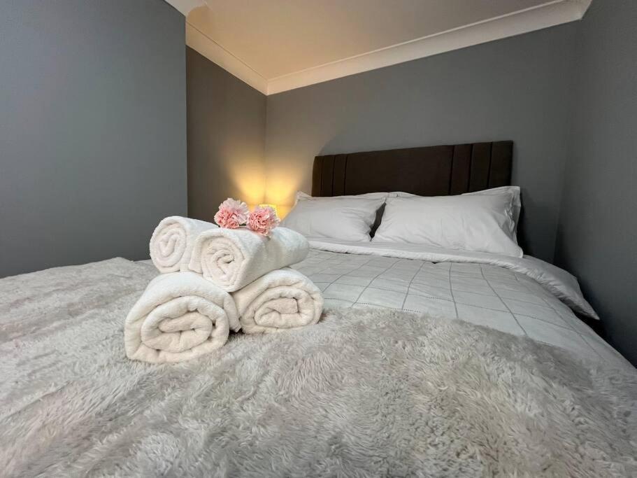Modern With Stylish Terrace - Your Oasis! * London