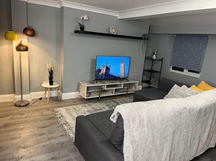 Modern With Stylish Terrace - Your Oasis! Apartment London