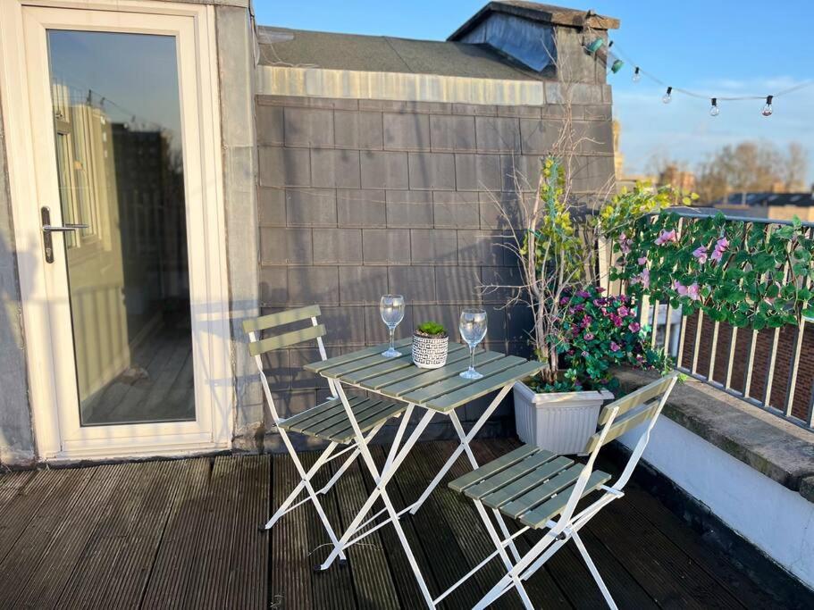 Apartment Modern With Stylish Terrace - Your Oasis!