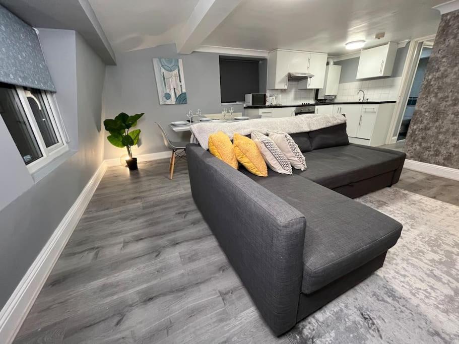 Modern With Stylish Terrace - Your Oasis! Apartment London