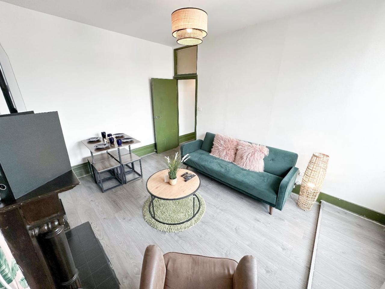 2 Bedroom Flat With Indoor Fireplace In Shepherds Bush, Near White Apartamento Londres