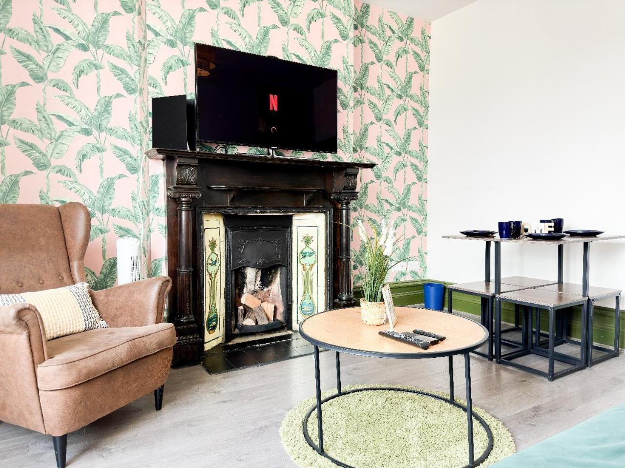 Apartamento 2 Bedroom Flat With Indoor Fireplace In Shepherds Bush, Near White Londres