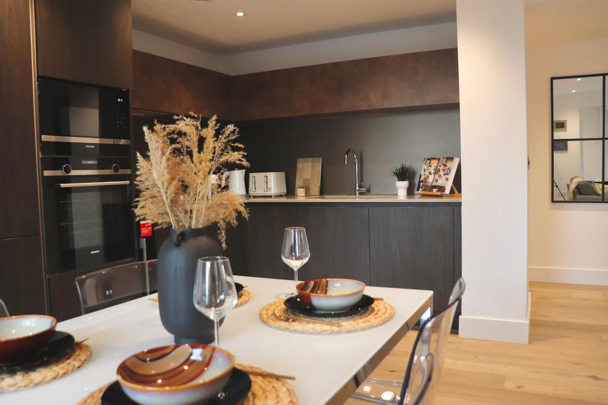 Appartement Luxury 2 Bed Vauxhall, Balcony, Sleeps 4, - Open For Business Stays, Long Stays, Families Relocating