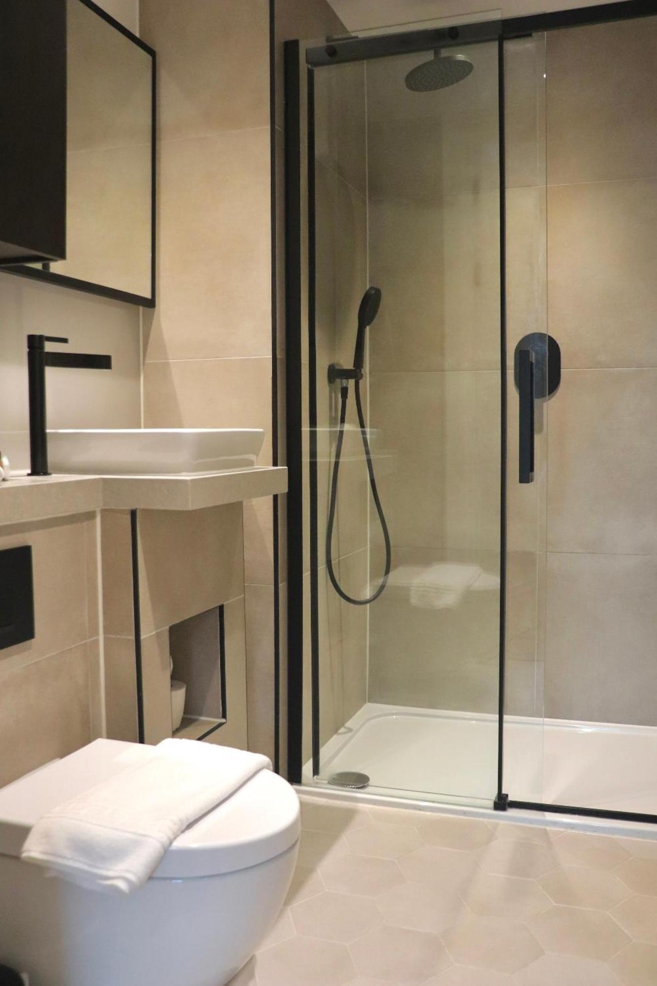 Appartement Luxury 2 Bed Vauxhall, Balcony, Sleeps 4, - Open For Business Stays, Long Stays, Families Relocating *