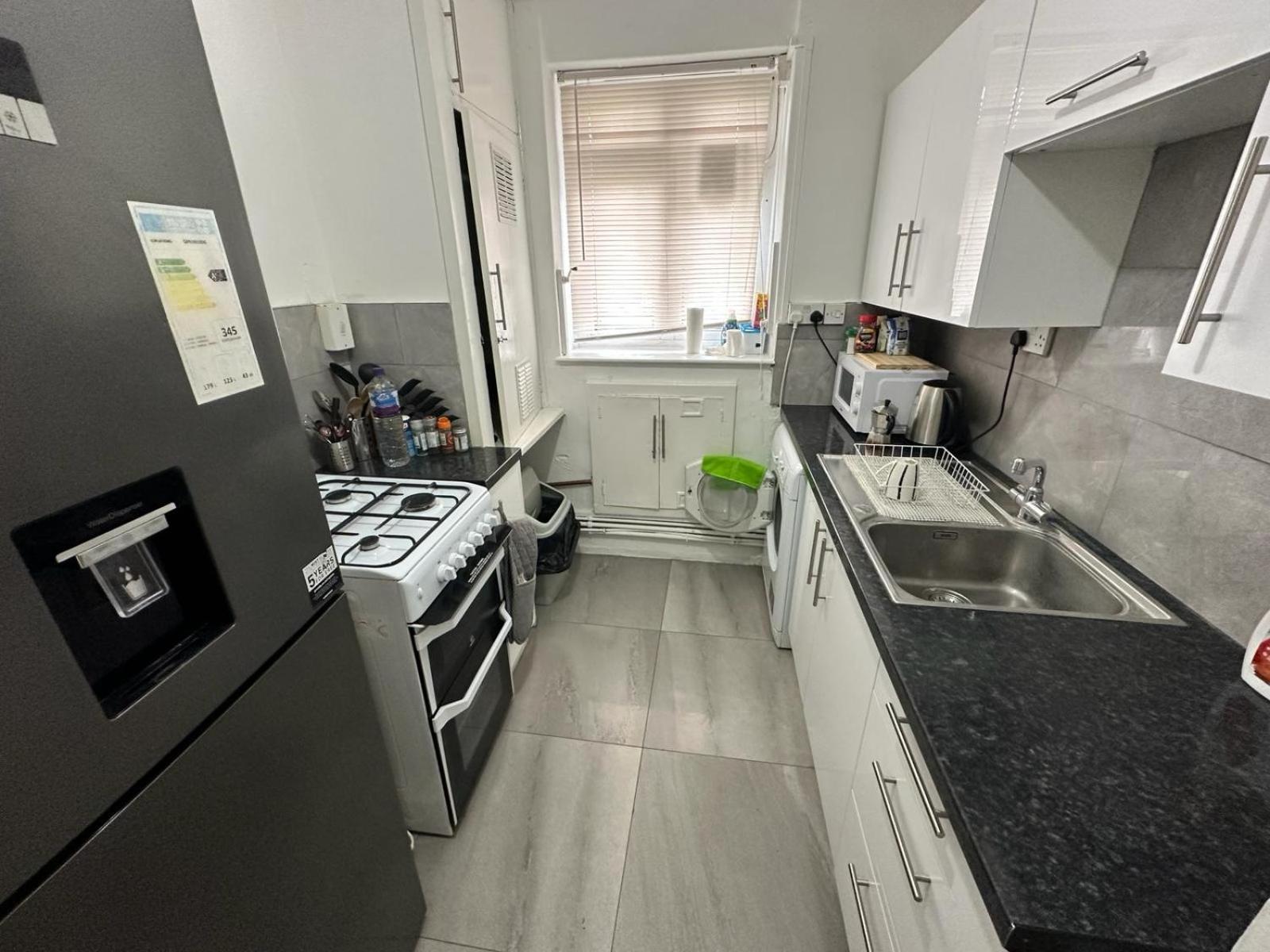 Gasthof Aldgate East R1 *