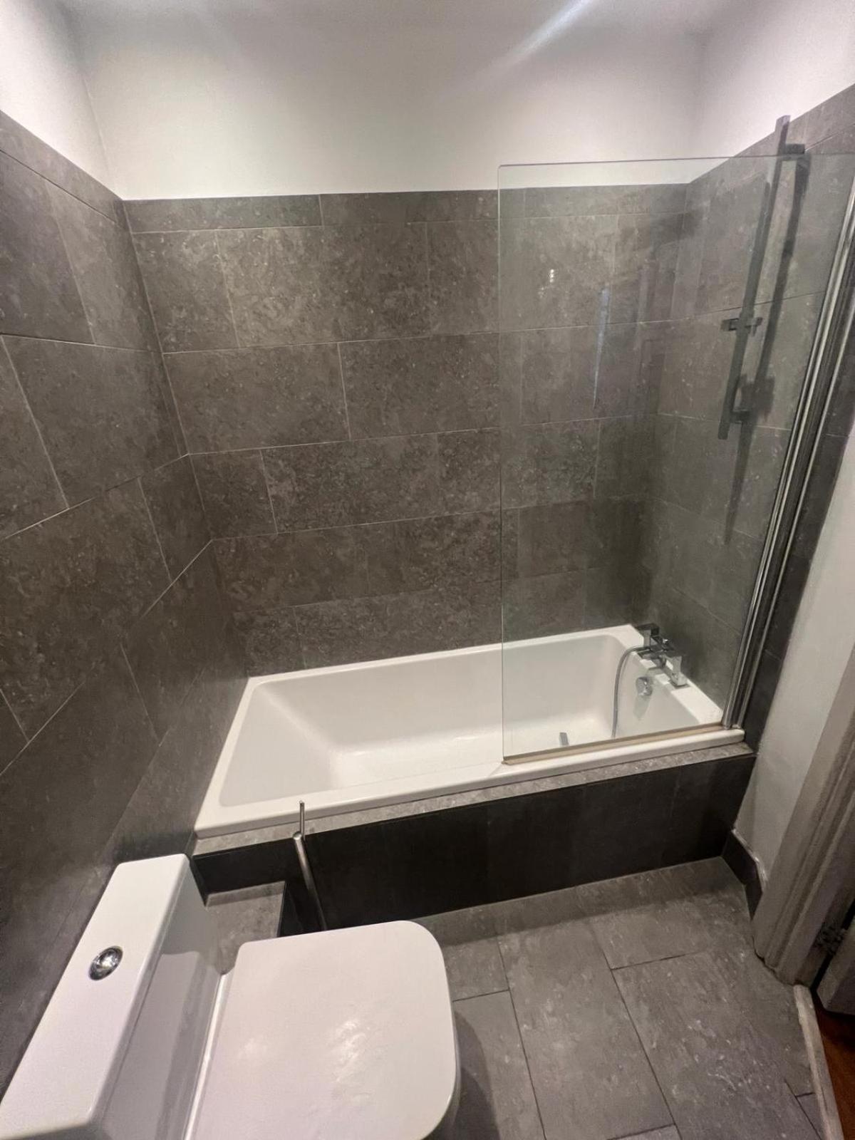 Stunning Holland Park 2 Bedroom - Sleeps 6 London