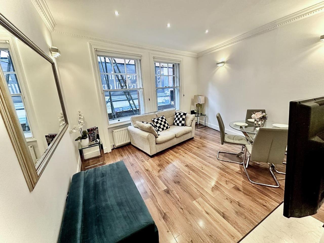 Alluring 2-bed, 2-bath Flat On High Street Kensington, Near Kensington Palace * London