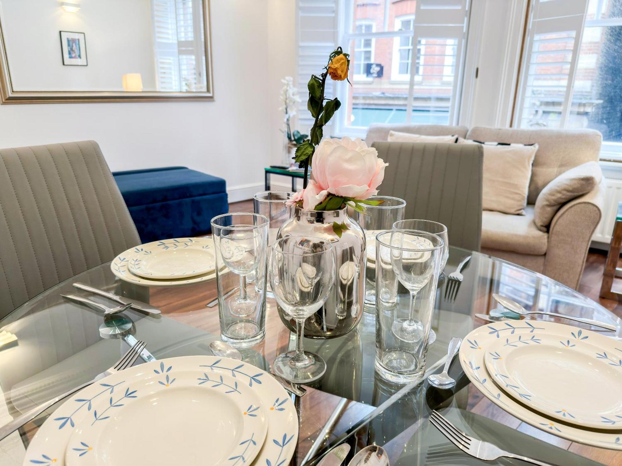 Alluring 2-bed, 2-bath Flat On High Street Kensington, Near Kensington Palace Apartment London