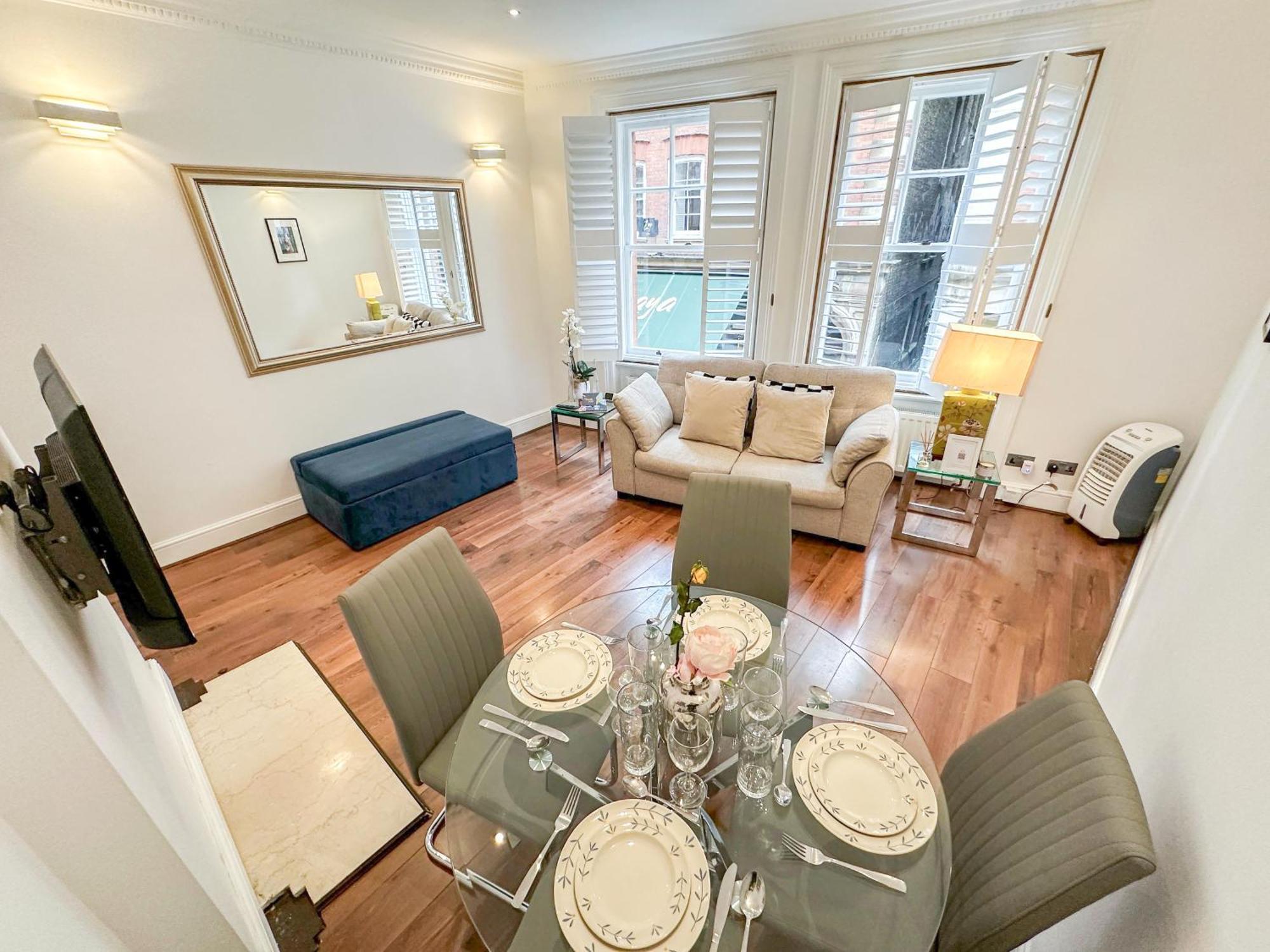 Alluring 2-bed, 2-bath Flat On High Street Kensington, Near Kensington Palace * London