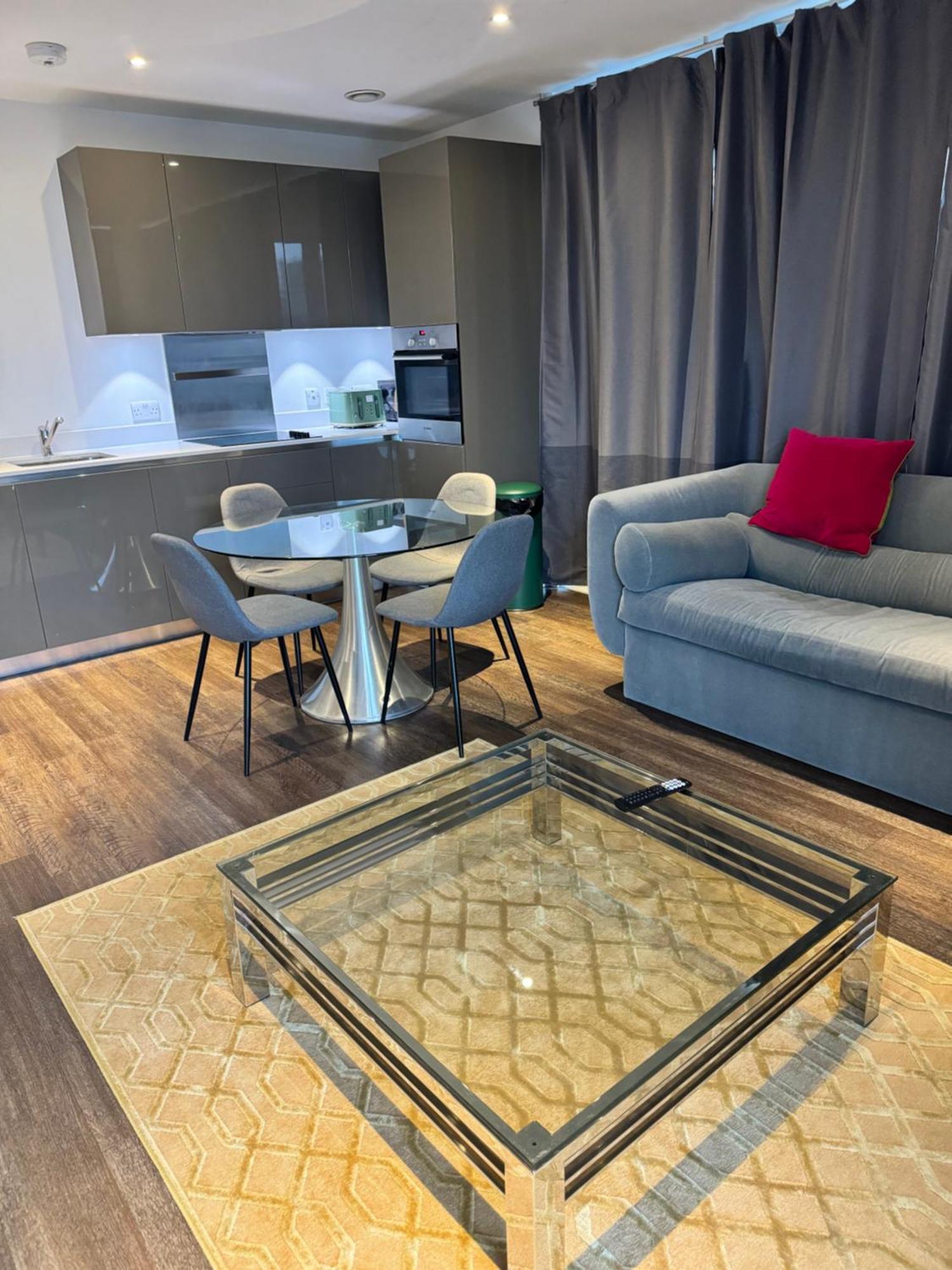 Phoenix 2 Bedroom In Apartment *