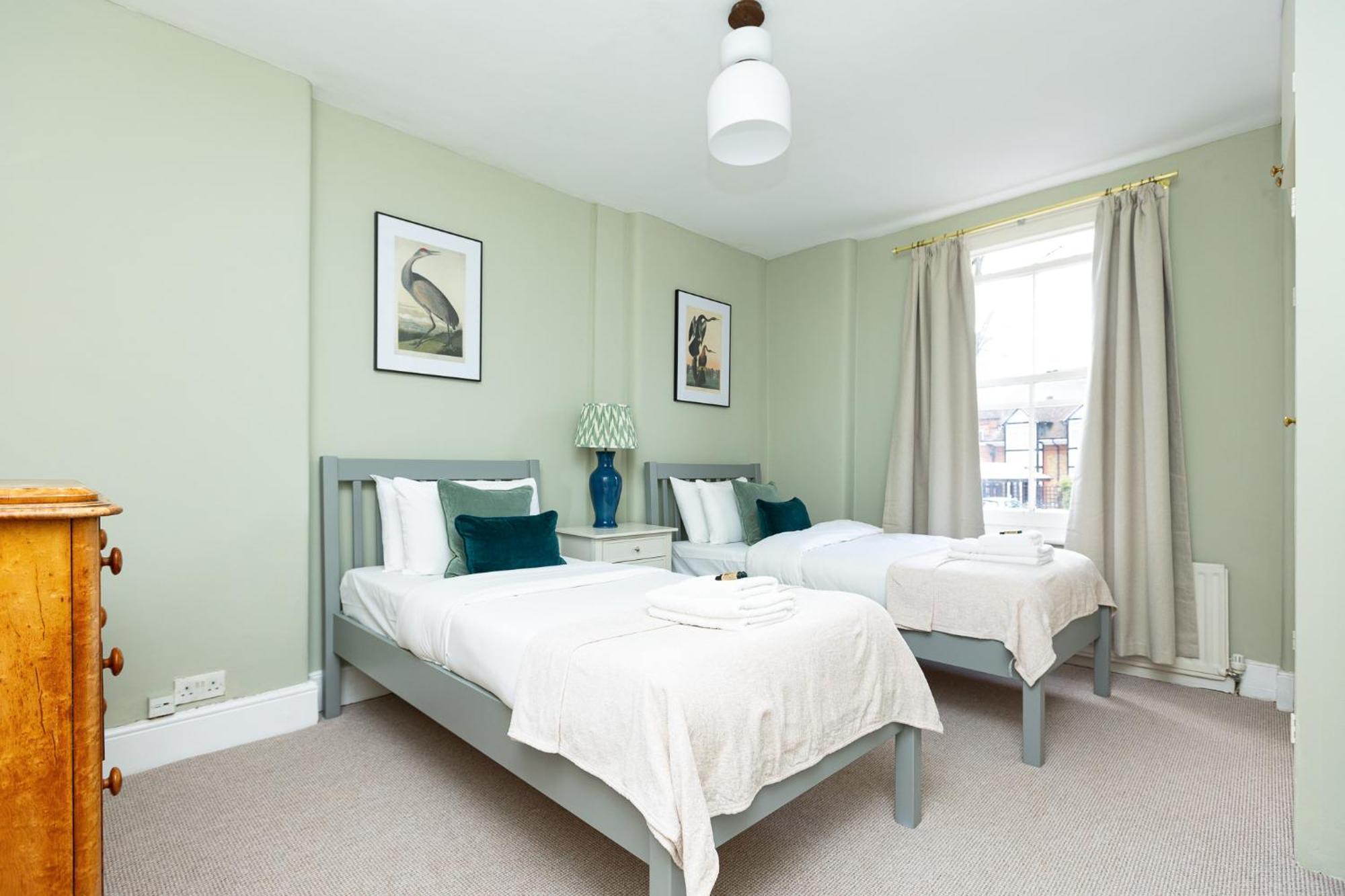 Charming 4 Bed Victorian House In Clapham Old Town Londen