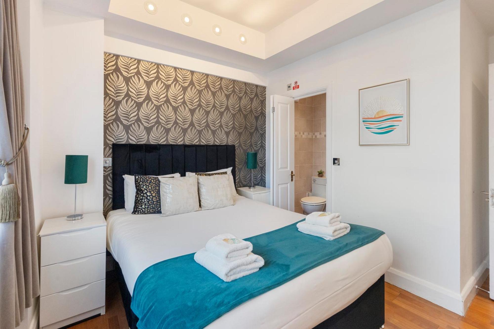 Central Located In City Of - Farringdon Station * London