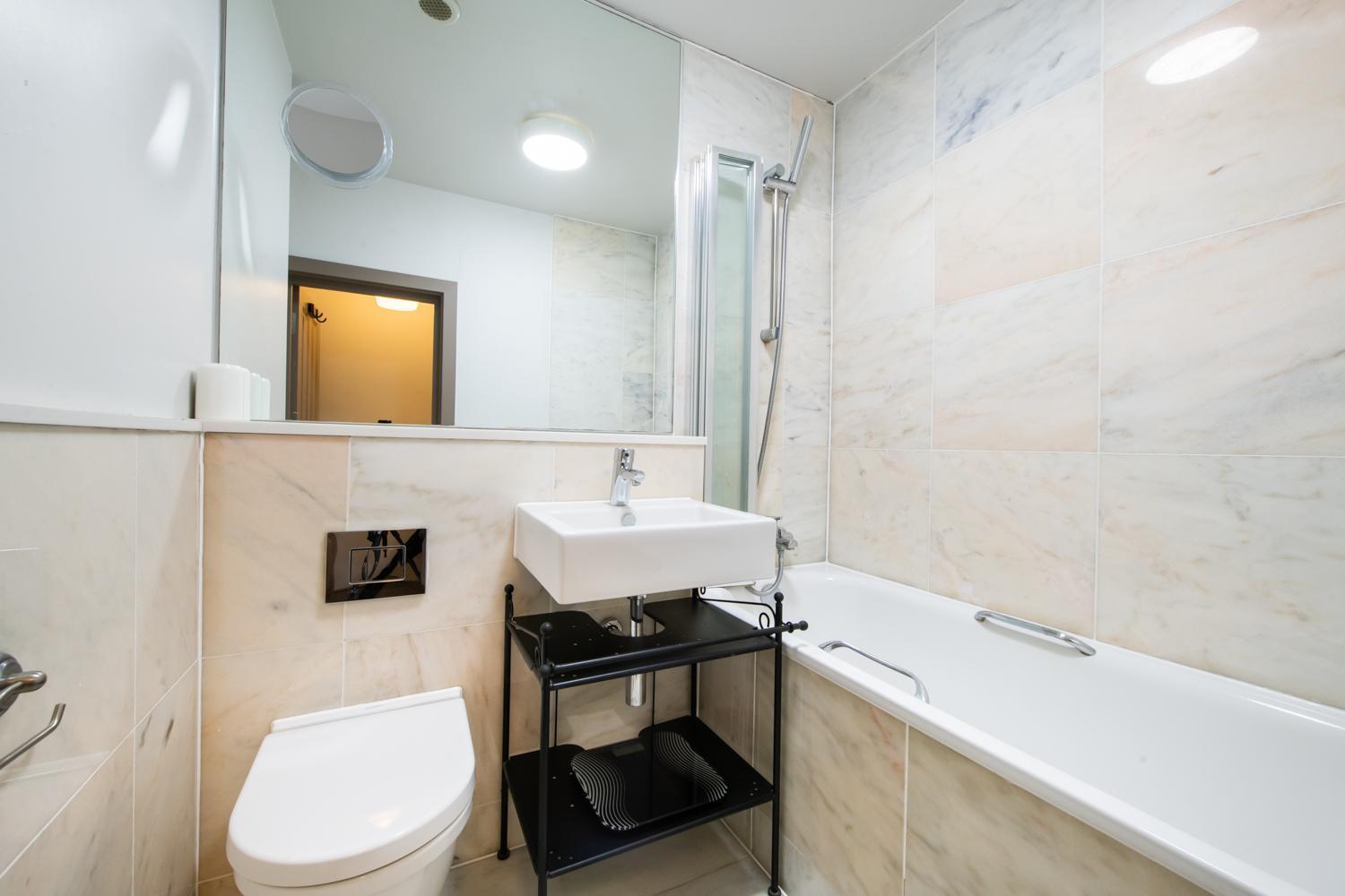 2bed Cosy Flat In Vibrant Fitzrovia * London