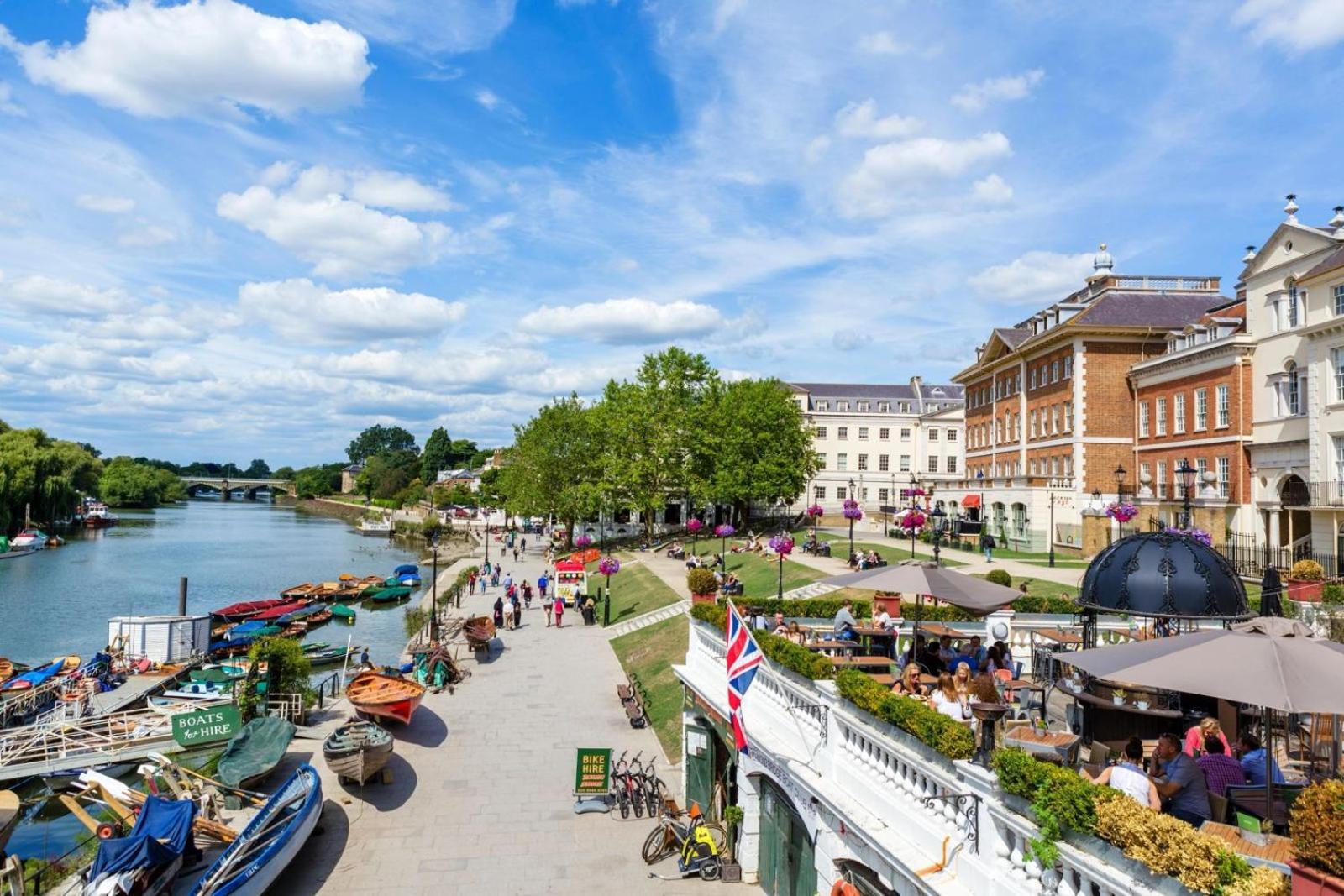 Appartement Luxury 2 Bed Vauxhall, Balcony, Sleeps 4, - Open For Business Stays, Long Stays, Families Relocating Londen