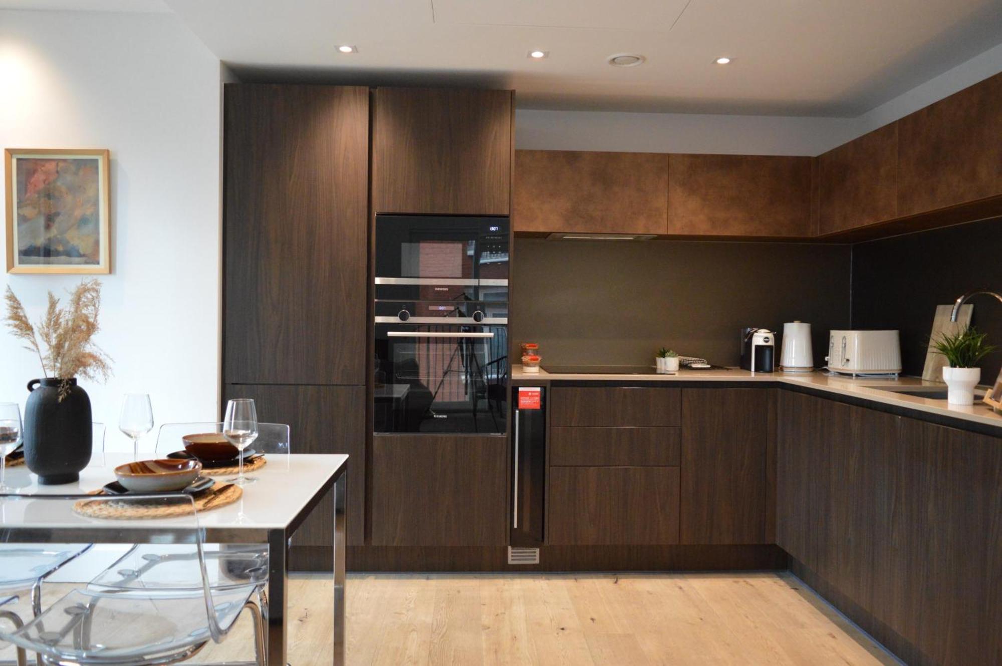 Appartement Luxury 2 Bed Vauxhall, Balcony, Sleeps 4, - Open For Business Stays, Long Stays, Families Relocating *