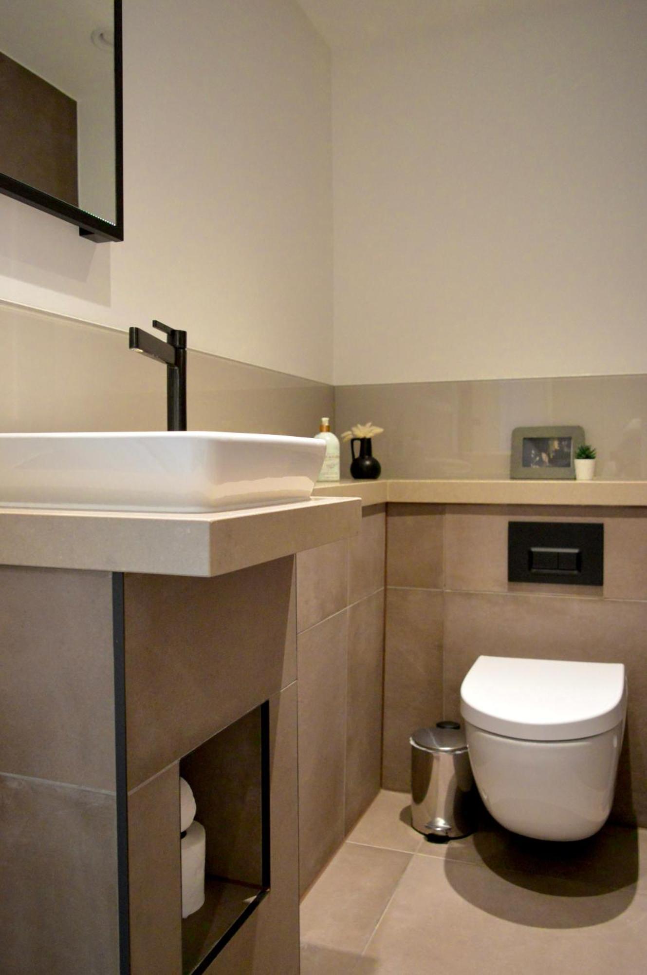 Luxury 2 Bed Vauxhall, Balcony, Sleeps 4, - Open For Business Stays, Long Stays, Families Relocating Appartement