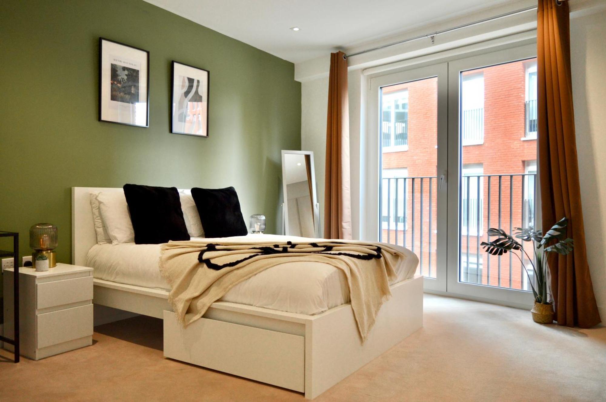 Appartement Luxury 2 Bed Vauxhall, Balcony, Sleeps 4, - Open For Business Stays, Long Stays, Families Relocating Londen
