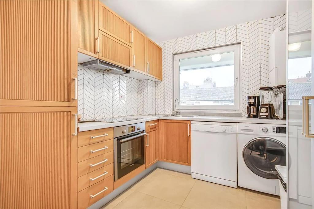 2 Bed Bright Flat In Fulham Appartement Londen