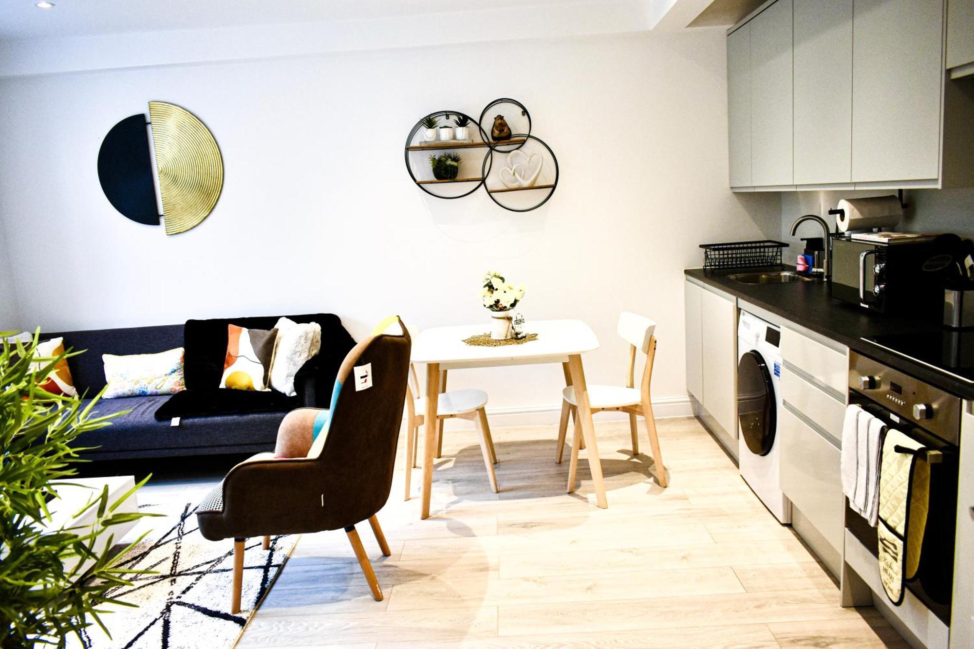 Wembley Luxury: Two-bedroom With Parking * London