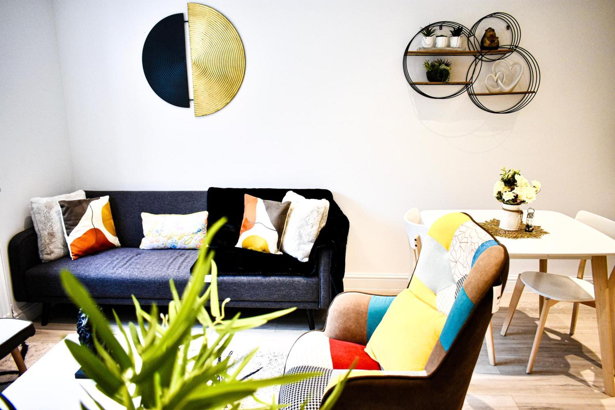 Wembley Luxury: Two-bedroom With Parking Apartment *