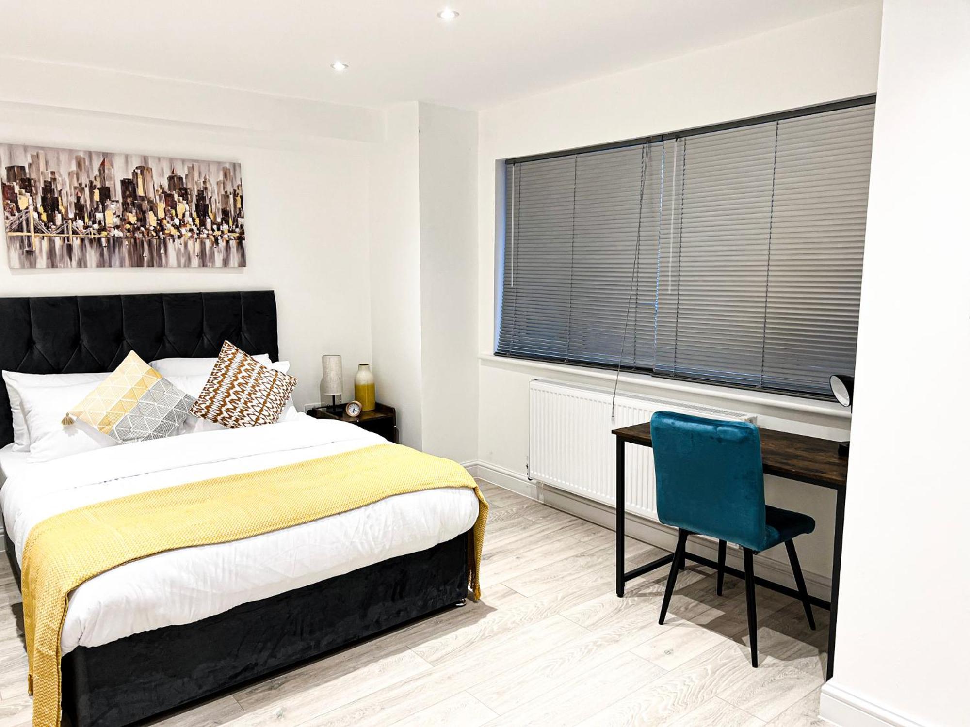 Wembley Luxury: Two-bedroom With Parking Apartment London