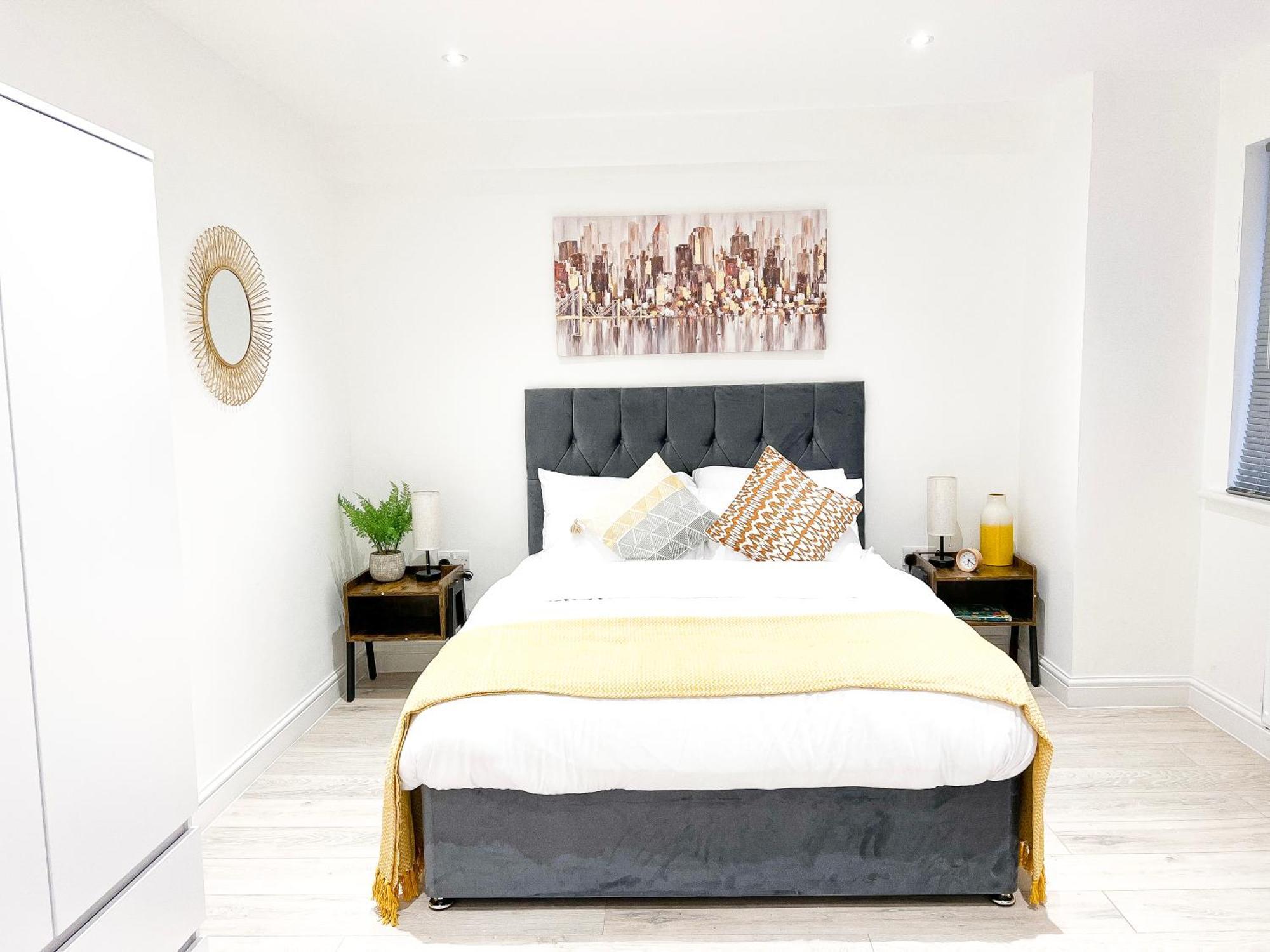 Wembley Luxury: Two-bedroom With Parking * London