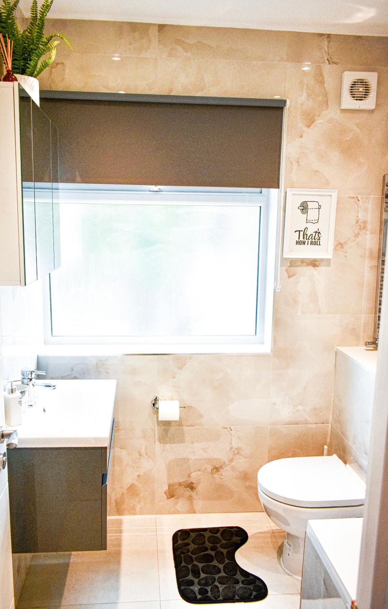 Wembley Luxury: Two-bedroom With Parking Apartment