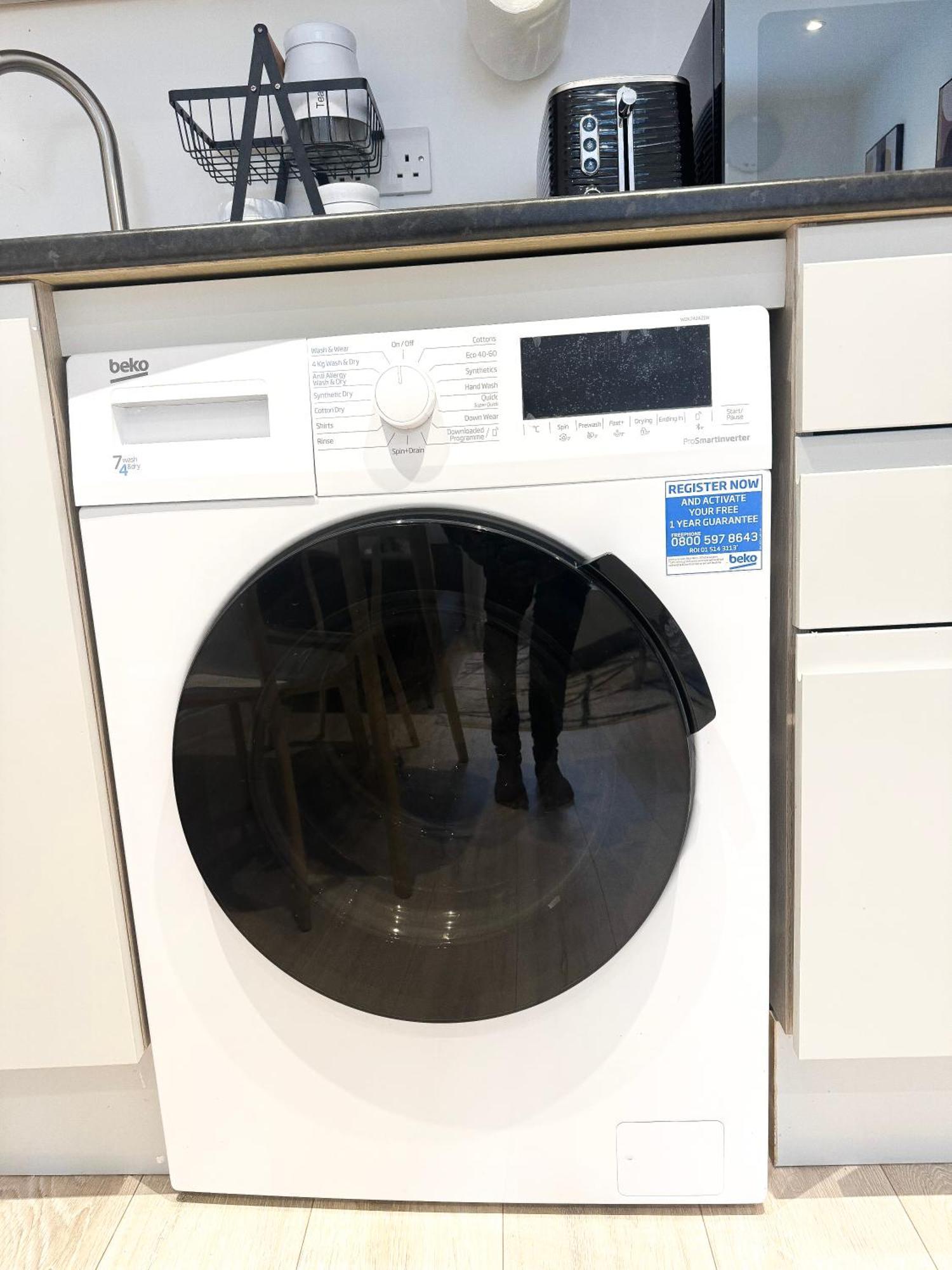 Wembley Luxury: Two-bedroom With Parking