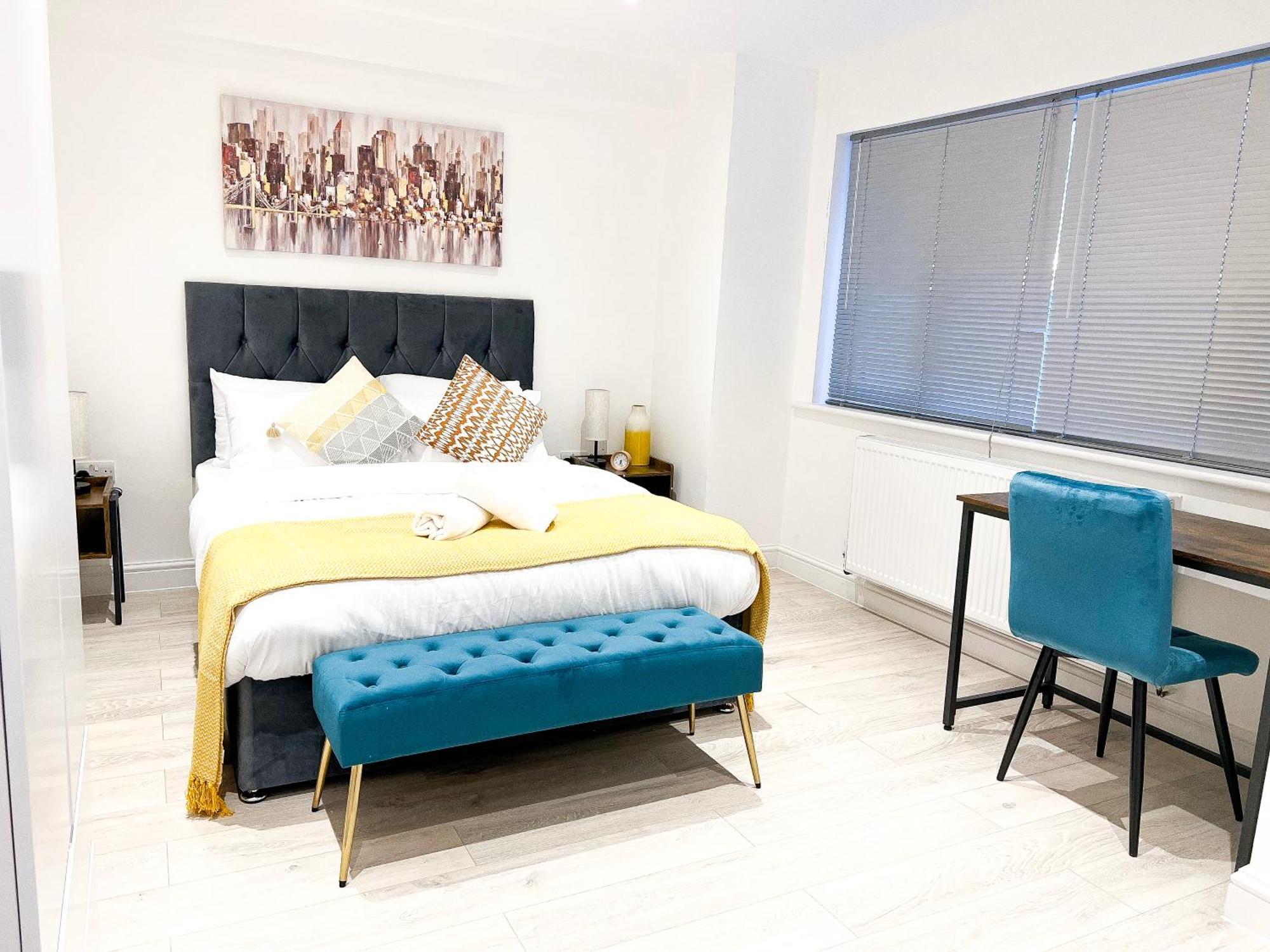 Wembley Luxury: Two-bedroom With Parking Apartment