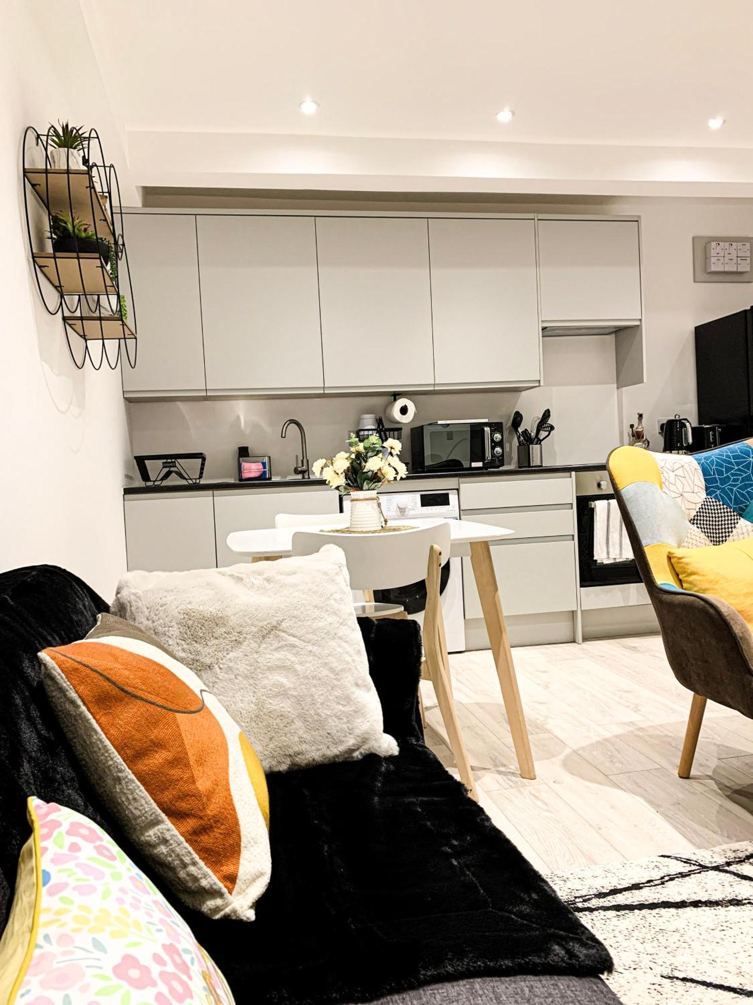Wembley Luxury: Two-bedroom With Parking Apartment