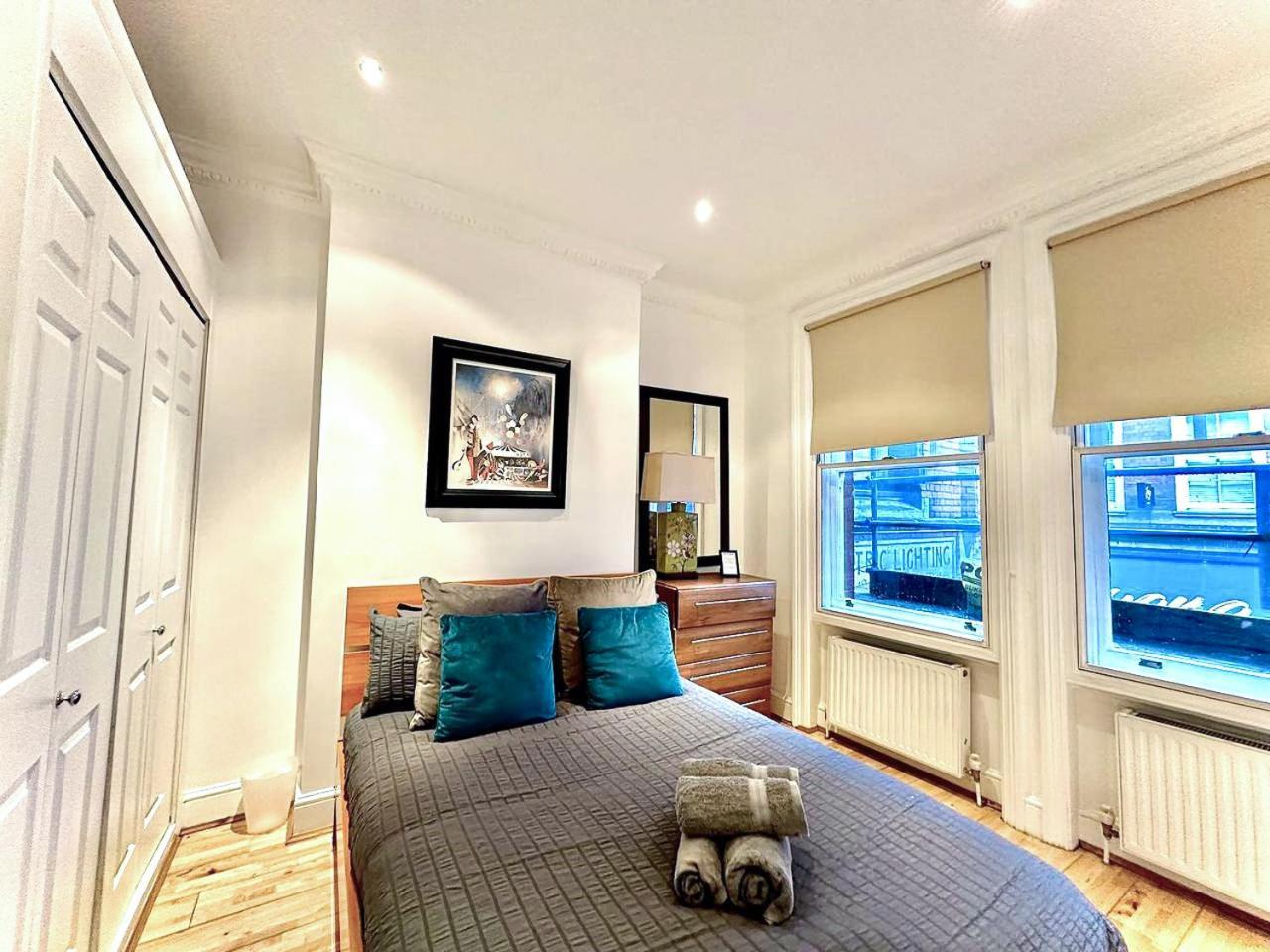 Alluring 2-bed, 2-bath Flat On High Street Kensington, Near Kensington Palace * London