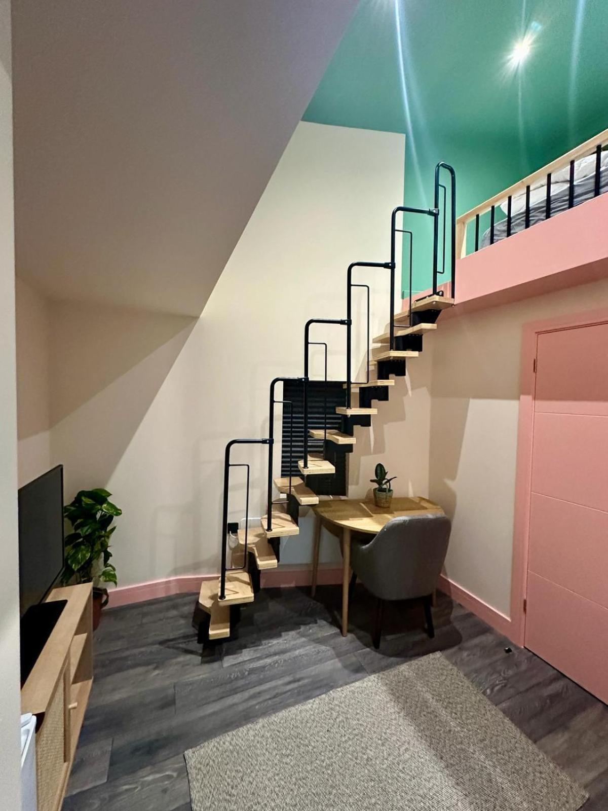Cozy En-suite Loft In Trendy Local Guest house *