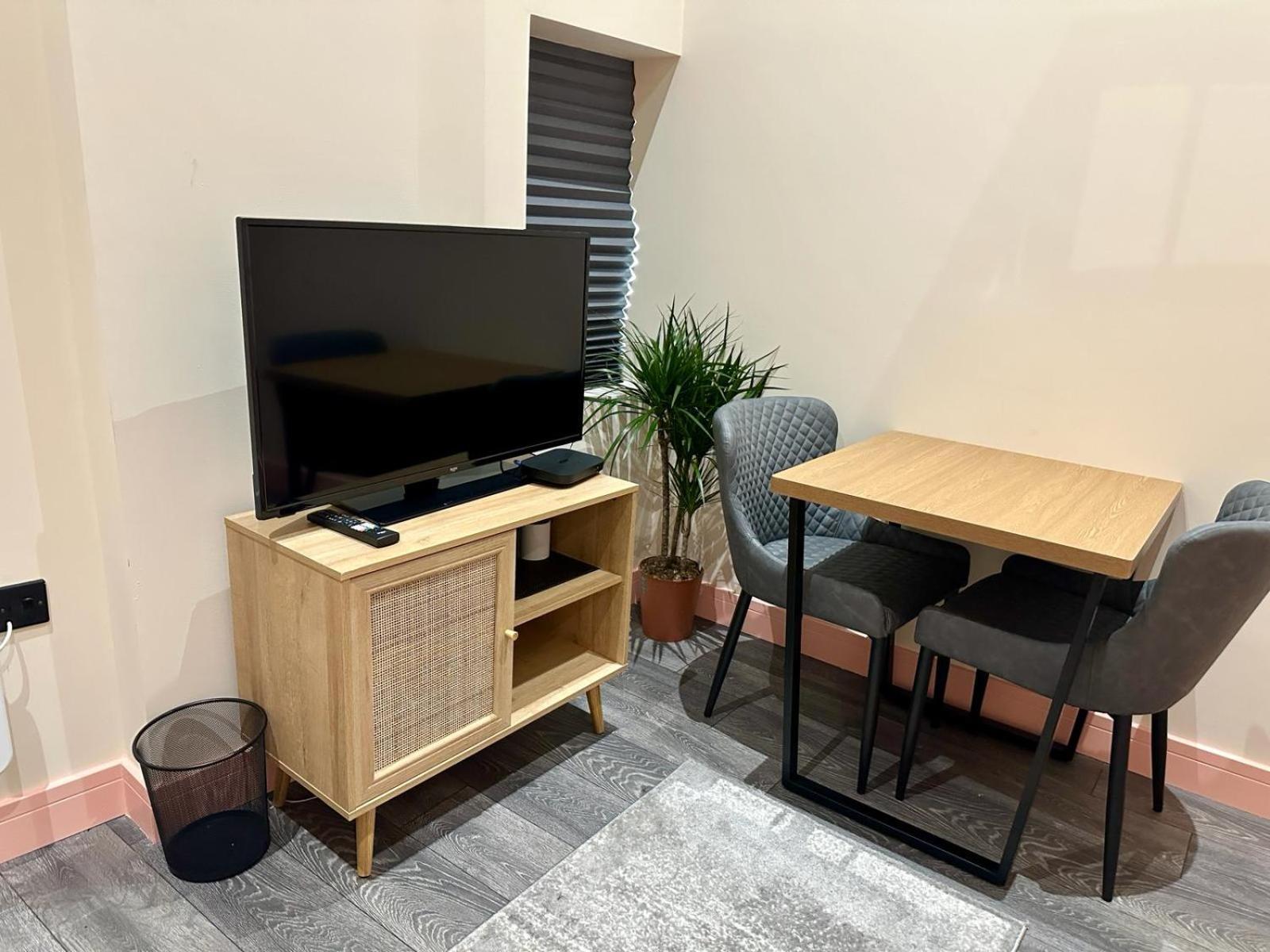 Cozy En-suite Loft In Trendy Local Guest house