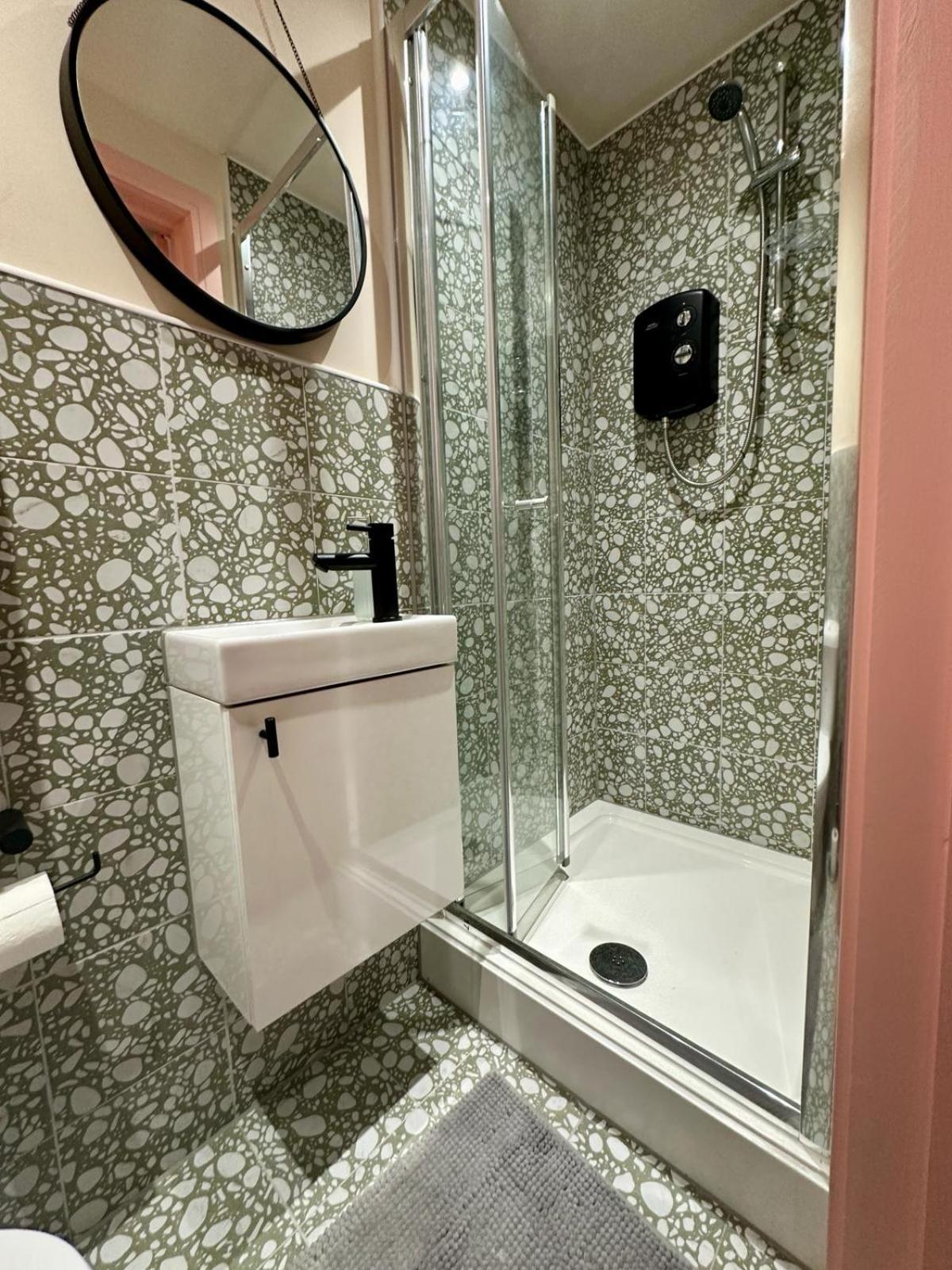 Cozy En-suite Loft In Trendy Local Guest house *