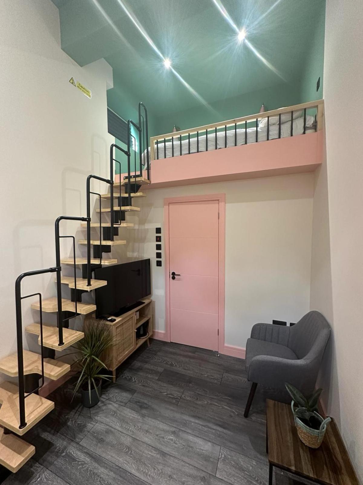 Cozy En-suite Loft In Trendy Local Guest house