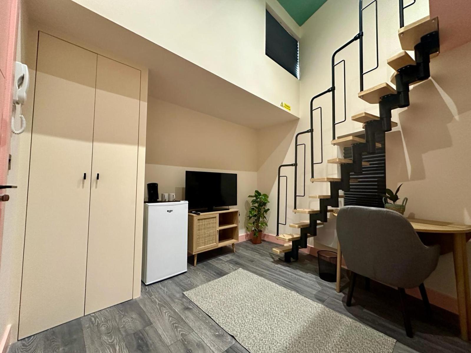 Guest house Cozy En-suite Loft In Trendy Local